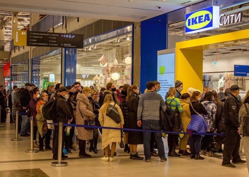 [FOTO/VIDEO] Rusi u panici navalili na trgovine Ikee, švedska kompanija zatvara svoje robne kuće