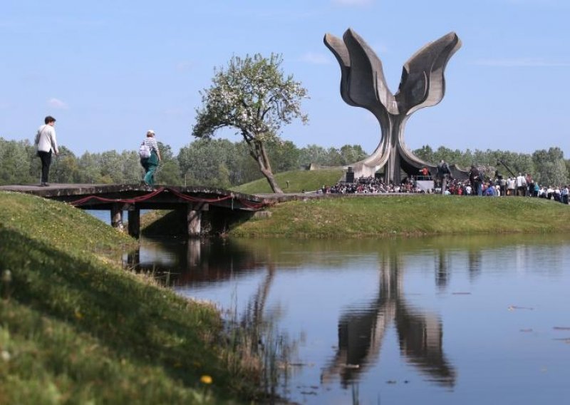 Kolonom sjećanja započelo obilježavanje proboja logoraša u Jasenovcu