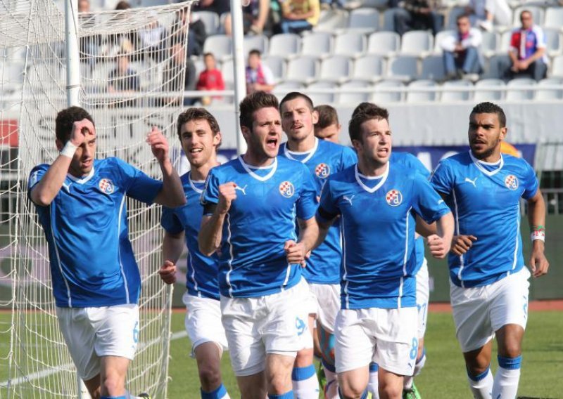 Dinamo svladao Hajduk na Poljudu, Mamić prijetio u loži