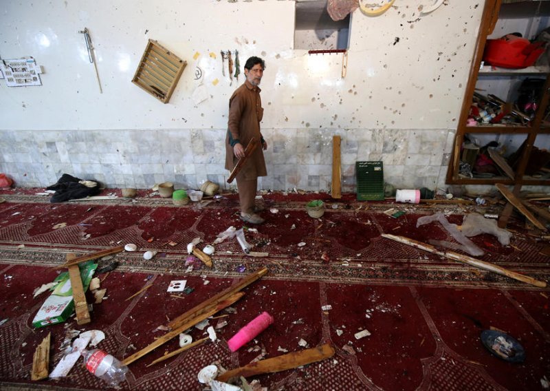 Islamska država preuzela odgovornost za napad na džamiju u Pakistanu