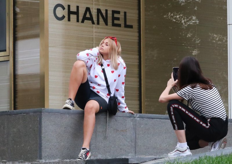 Nema više luksuza: LVMH, Kering, Hermès i Chanel zatvaraju dućane u Rusiji