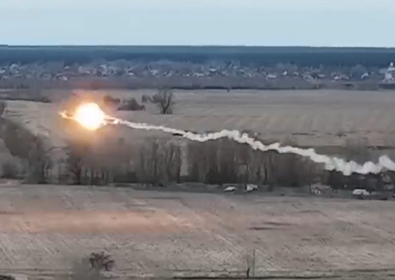 [VIDEO] Ukrajinci objavili snimku rušenja ruskog borbenog helikoptera: Započeli smo protunapad kod Harkiva!