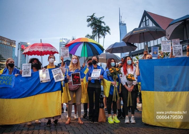 [FOTO] Tisuće prosvjednika u Parizu, Londonu, Rimu i Zürichu protiv ruske invazije