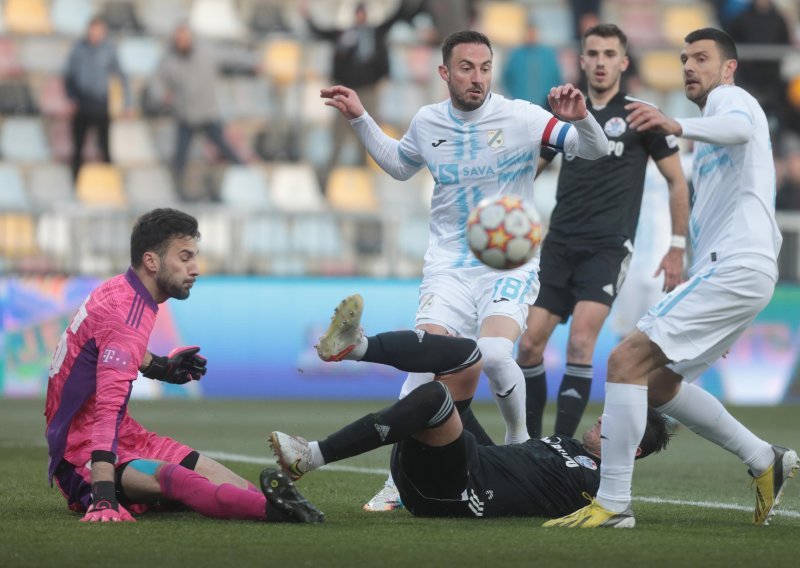 [VIDEO/FOTO] Rijeka uvjerljivom pobjedom nad Slaven Belupom ostala u utrci za naslov, Dinamo i Osijek bježe joj samo jedan bod