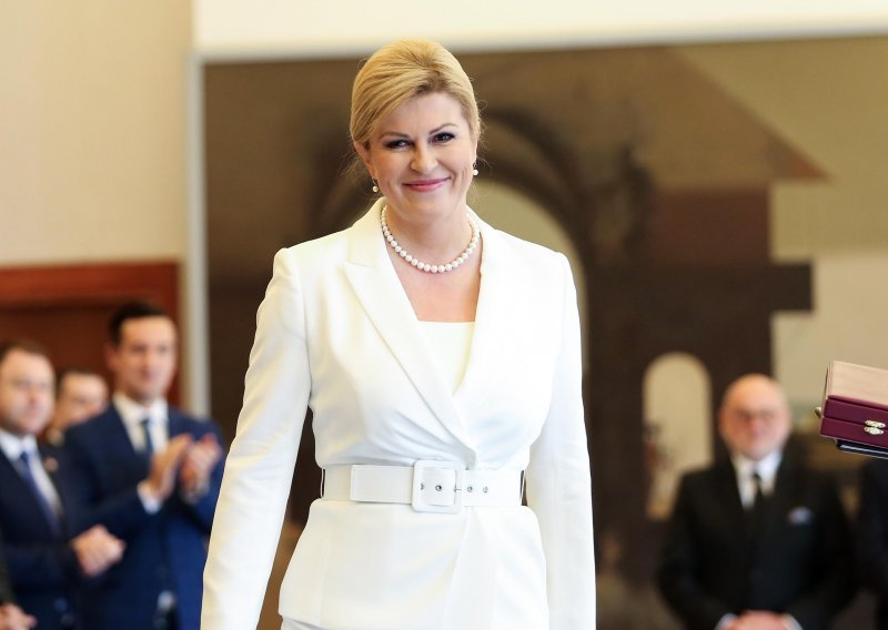 Kolinda Grabar - Kitarović zapjevala je s klapom, a video je brzo postao hit među obožavateljima: 'Ti si naša kraljica'