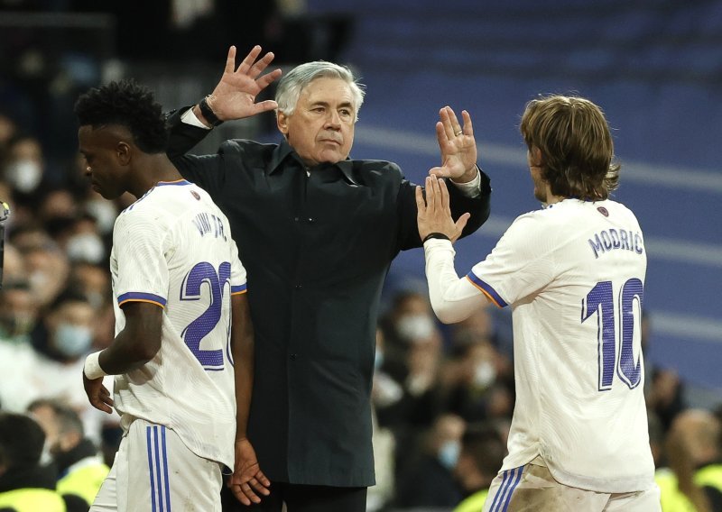 Luku Modrića hvale toliko da je i njemu neugodno, golčinu usporedili s još jednom iz 2013., ali i upozorili na jedan veliki propust Reala