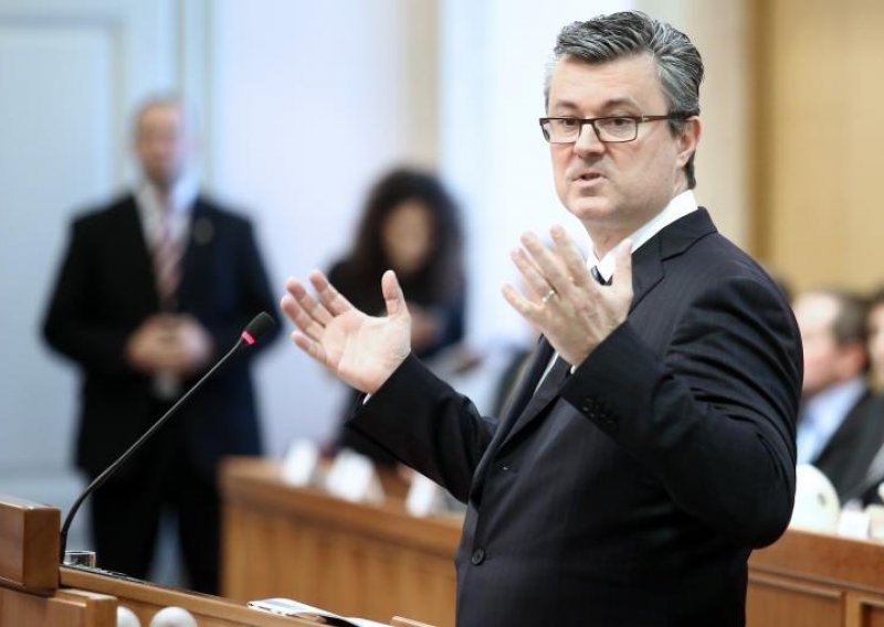 Poslodavci i komore daju podršku Oreškovićevoj vladi