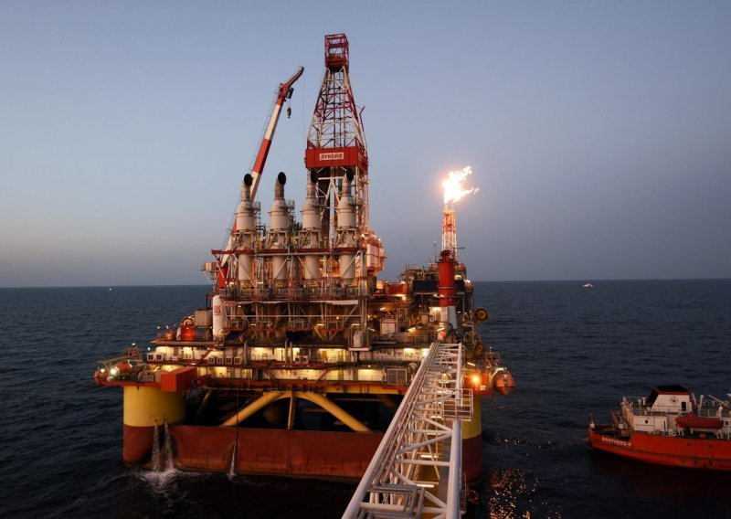 Cijena nafte skočila nadomak 130 dolara, a ako se uvede embargo na rusku naftu, leti na 200 dolara