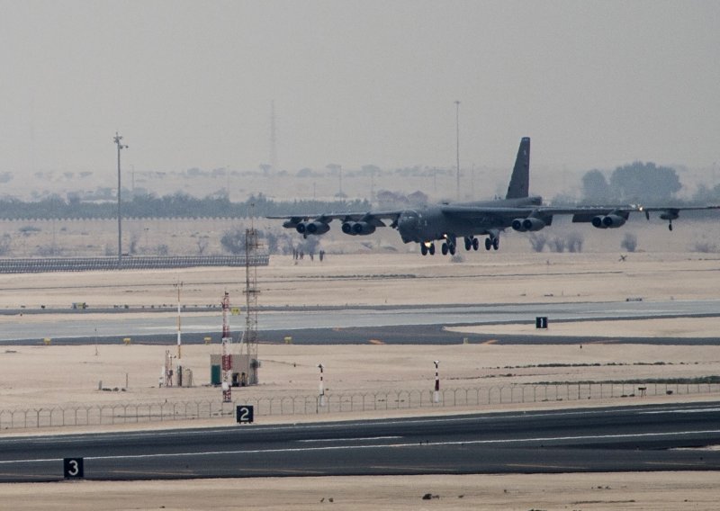 SAD poslao u Katar bombardere za borbu protiv IS-a