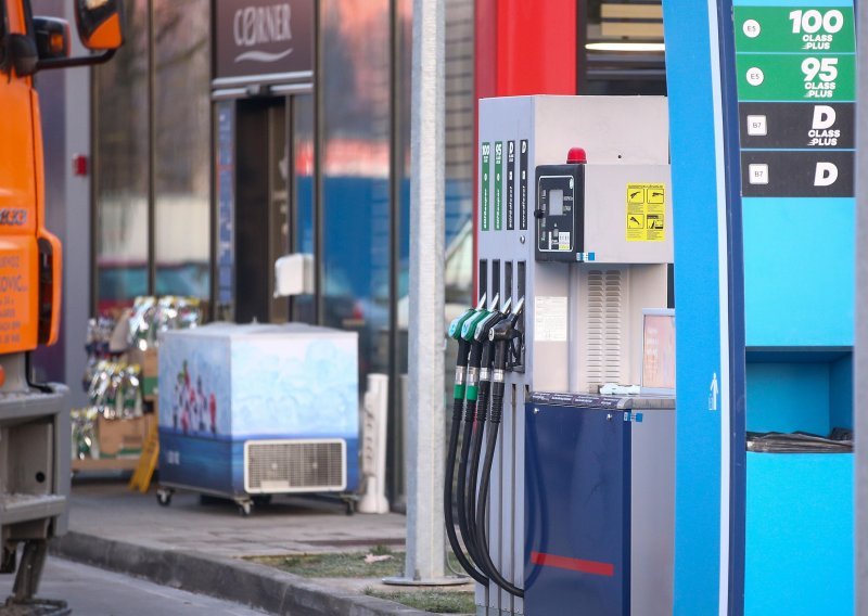 Na Ininoj pumpi u Mađarskoj cijena benzina je 9,17 kuna