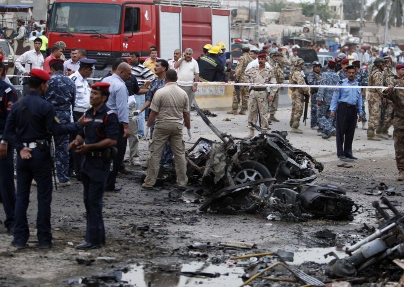 U bombaškim napadima u Iraku ubijena 21 osoba