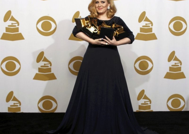 Adele i Whitney Houston najprodavanije u SAD-u