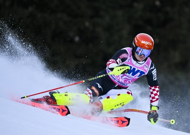 Tri hrvatska skijaša u drugoj vožnji slaloma u Flachau koji je uskočio kao zamjena za onaj otkazani na Sljemenu