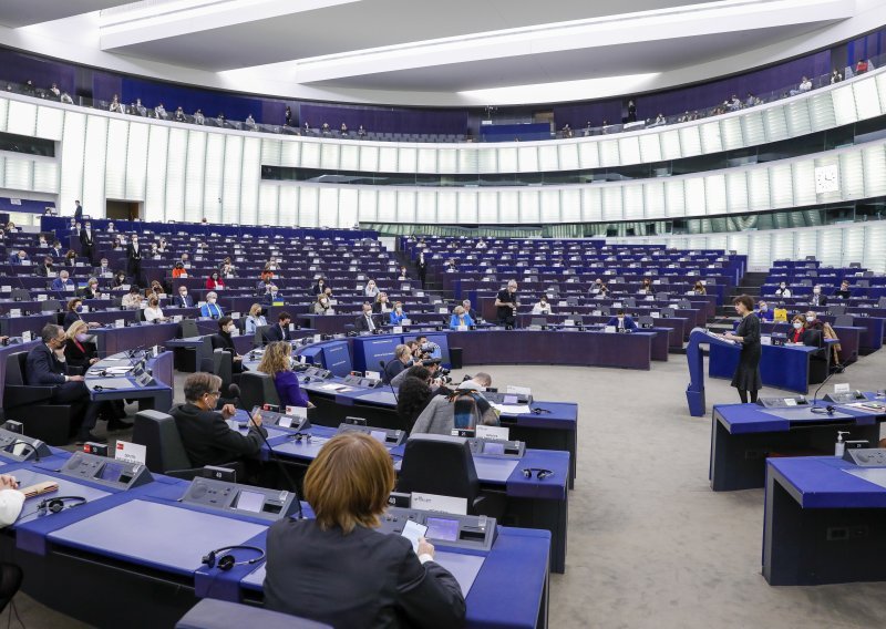 Europski parlament želi zabraniti 'zlatne putovnice'; Ressler: Kupovanje europske putovnice je neprihvatljivo