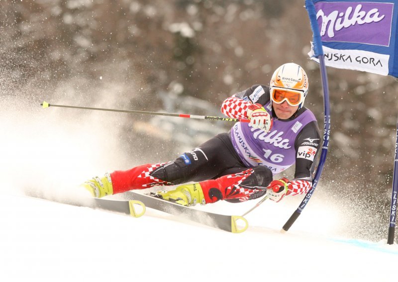 Kostelic 9th in World Cup slalom, 13th in Super-G