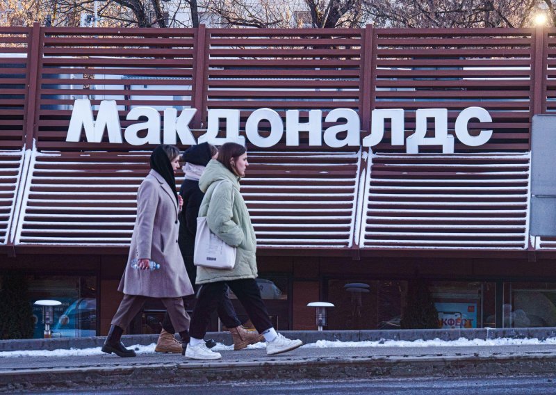 Tužni ili ljutiti, Moskovljani se opraštaju od McDonalds'a