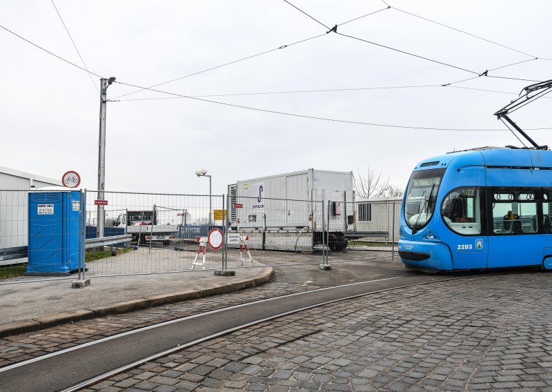 Zbog pada nepoznate letjelice zatvoren promet u dijelu Zagreba, evo detalja