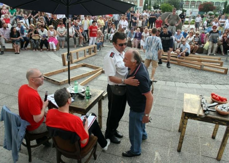 Burne reakcije publike na performans Frljića i Blaževića