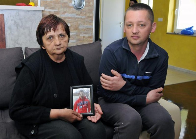 Azapovići dižu tužbu protiv policajaca zbog smrti sina Marka