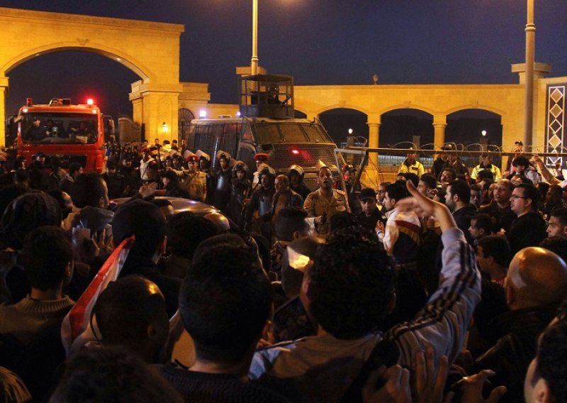 Egipatska policija umanjuje broj mrtvih, navijači upozoravaju...
