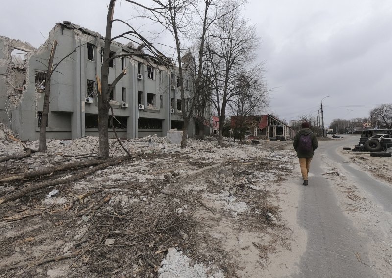 Ukrajina tvrdi da su ruske zračne snage napale ciljeve na zapadu zemlje