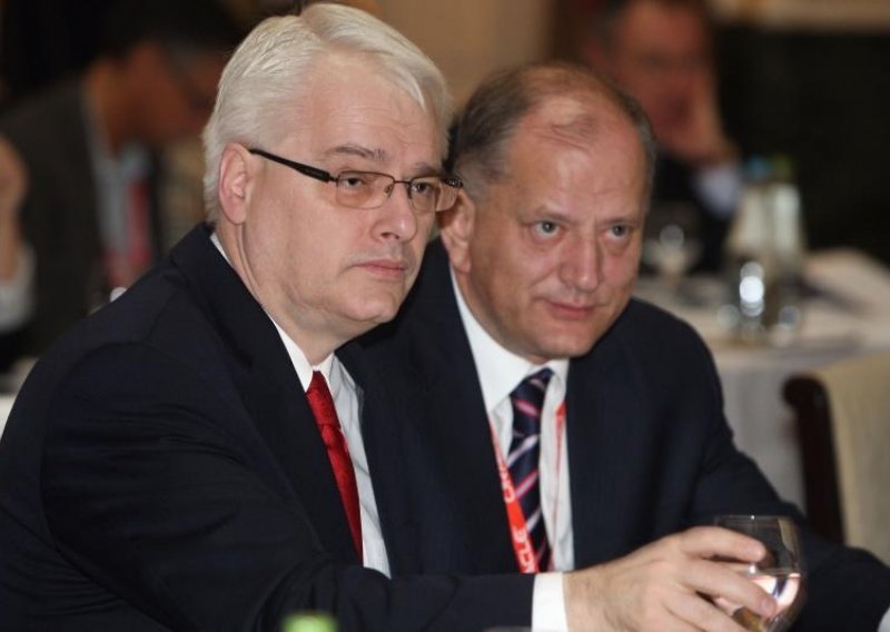 Josipović večerao s Gabrićem, Mirelu Holy nazvao telefonom