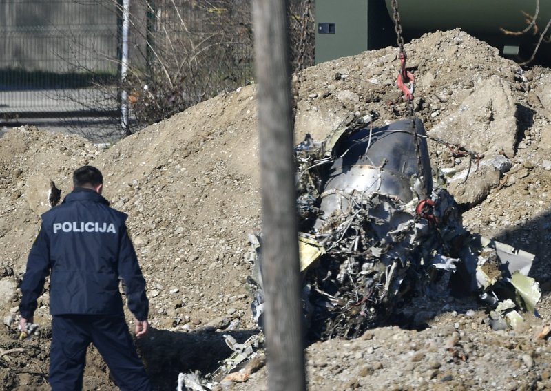 Dron koji je pao u Zagrebu izvučen iz zemlje, slijedi analiza