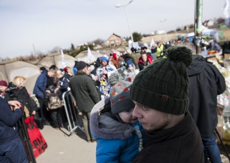 Samo u posljednja 24 sata iz Ukrajine izbjeglo 100.000 ljudi, pogledajte gdje je najveći broj njih dosad otišao