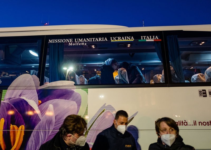 Autobus s ukrajinskim izbjeglicama sletio s ceste, poginula 32-godišnjakinja