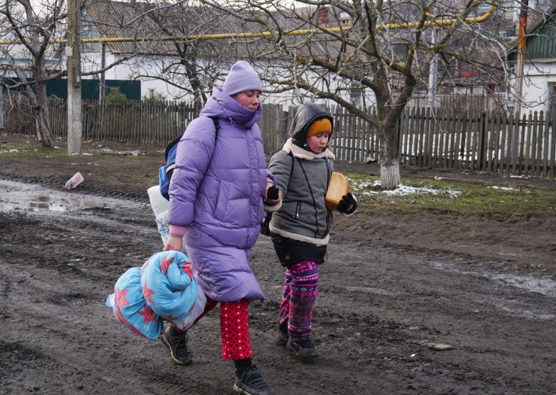 Pokopano 67 osoba u grobnici kod Kijeva, traju napori za evakuaciju iz Mariupolja