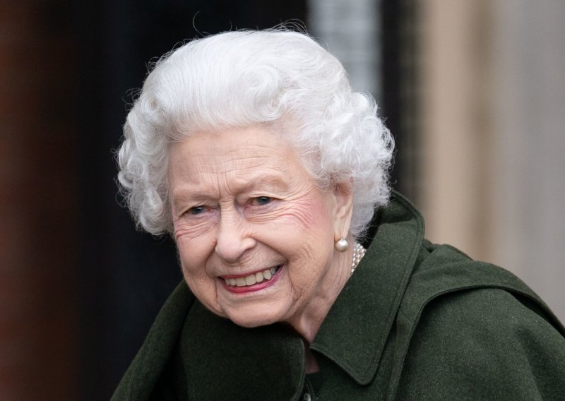 Ovakvu čast rijetki dobivaju: Kraljica Elizabeta II od sada se može pohvaliti da ima vlastitu Barbie lutku