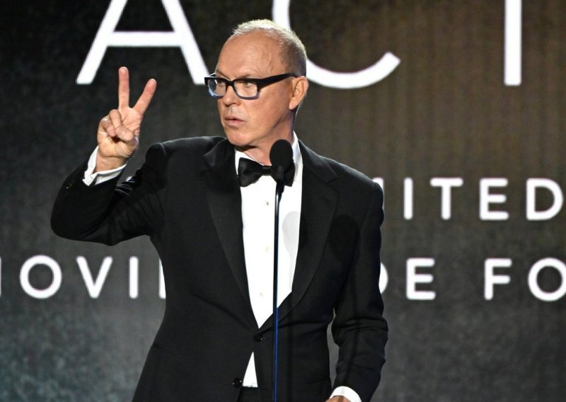 Michael Keaton održao je znakovit govor zahvale i posebnu poruku poslao 'kolegi glumcu predsjedniku Zelenskom'