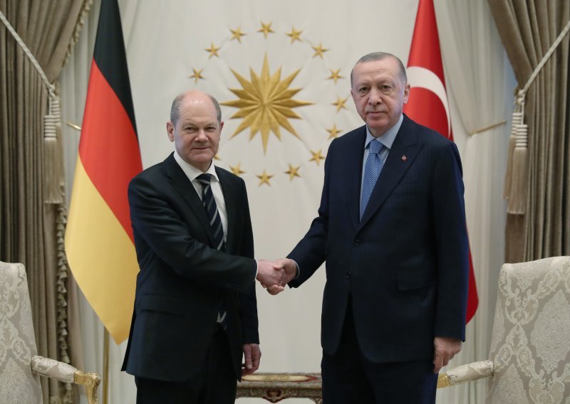 Scholz i Erdogan u Ankari za hitan prekid vatre u Ukrajini