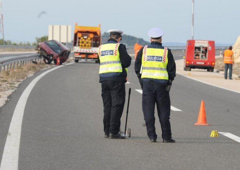 U sudaru na A1 kod Brinja pet ozlijeđenih