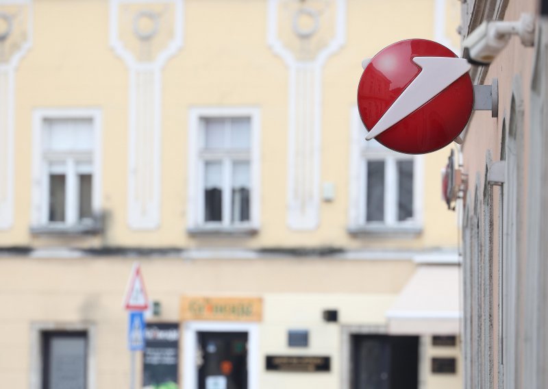 Vlasnici Zagrebačke banke analiziraju poslovanje u Rusiji, odlazak s tržišta stvorio bi veliki šok i trošak od 7,5 milijardi eura