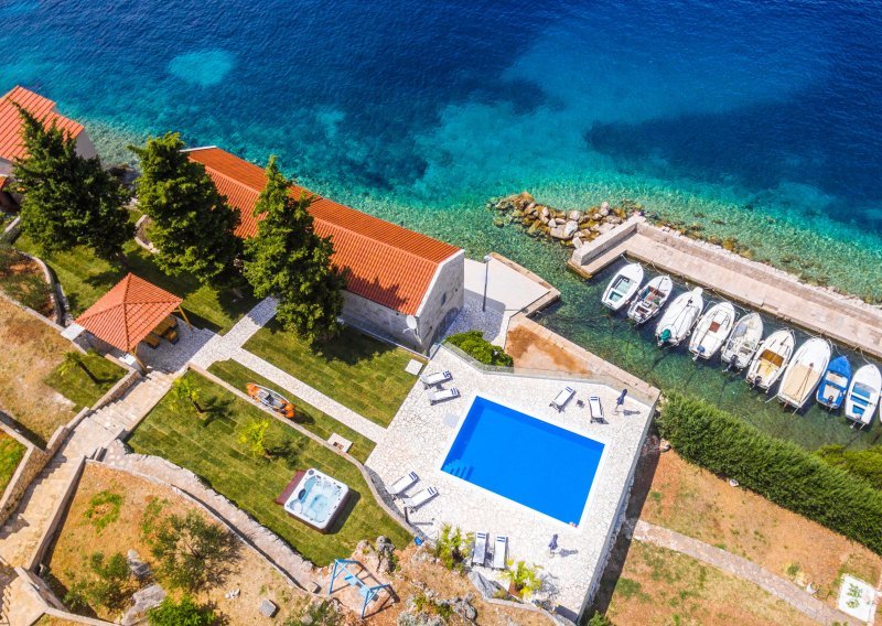 [FOTO] Tražite posao? Vlasnik luksuzne vile na Korčuli traži dvoje ljudi koji će testirati njene sadržaje prije dolaska turista