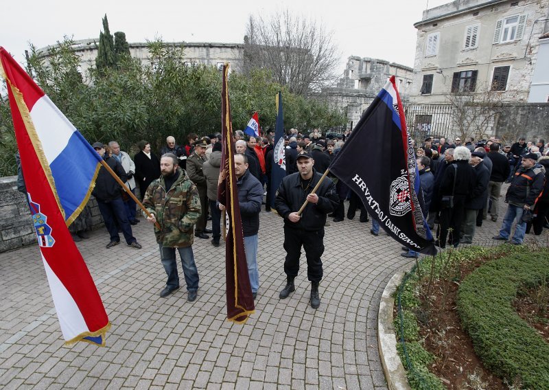 Prosvjed 'šutnjom' hrvatskih branitelja iz Istre