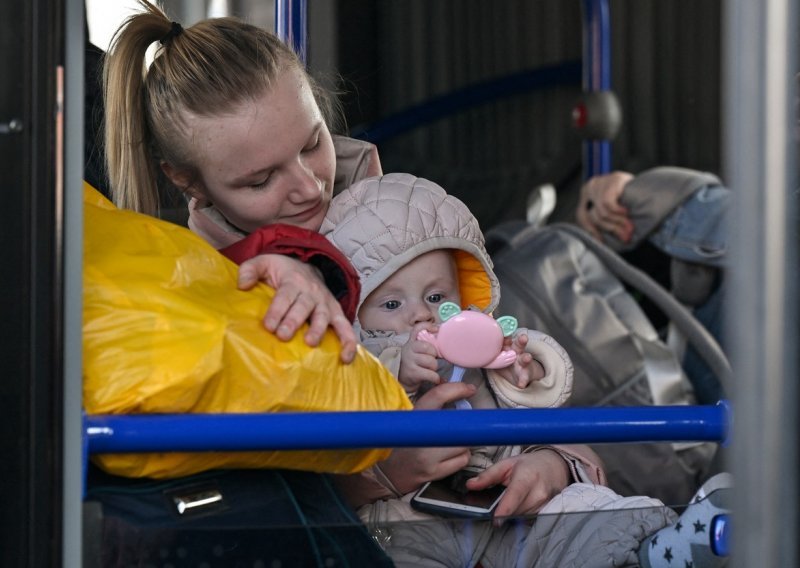Autobusi s nekoliko tisuća civila napustili opkoljeni ukrajinski grad Sumi