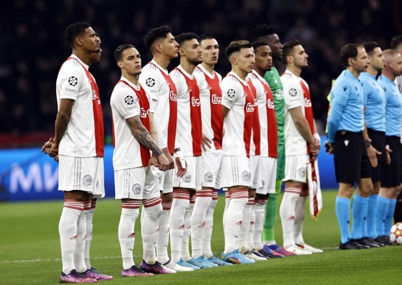 [FOTO] Prokletstvo koje traje 26 godina. Ajax opet ispao u nokaut fazi Lige prvaka, Benfici je bio dovoljan jedan udarac u okvir gola