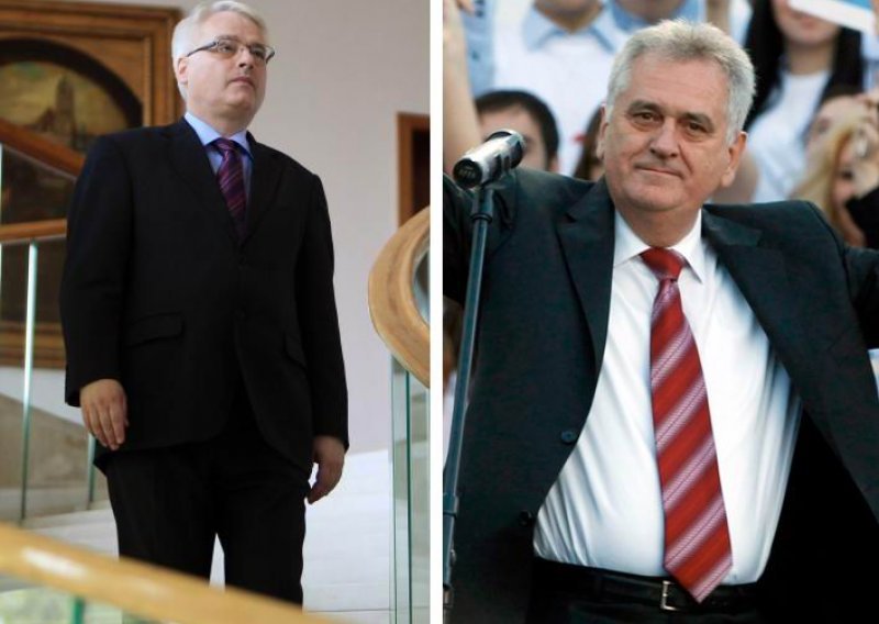 Brejking gnjus: Josipović i Nikolić se ljube