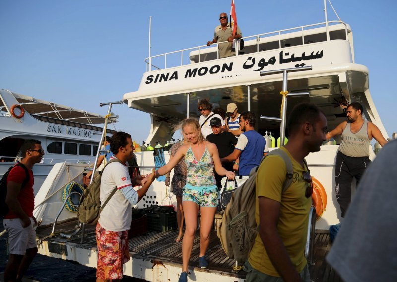 Ruski i britanski turisti napuštaju Šarm el Šeik
