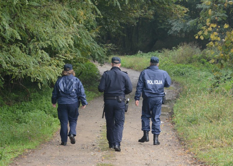 Dvoje mrtvih na granici s BiH mještani su obližnjeg sela, policija još istražuje uzrok smrti