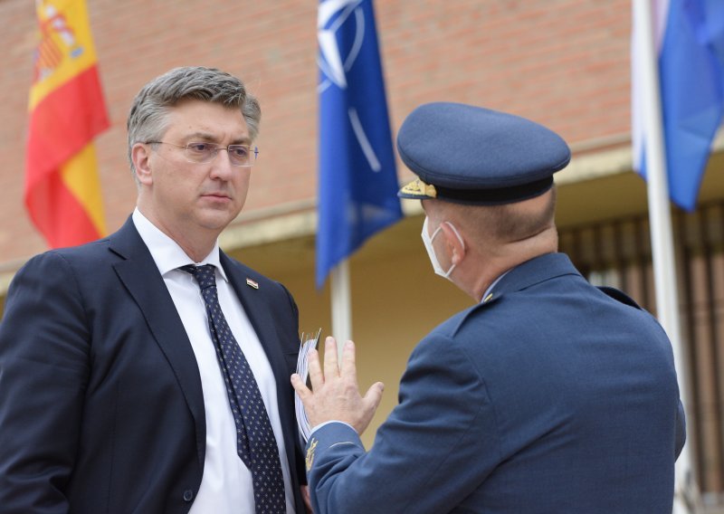 Plenković tvrdi da Milanović nije nadležan za zračni prostor, optužio ga za prokremaljske stavove