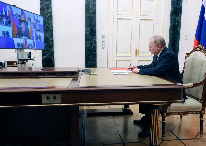Putin spreman pregovarati o neutralnosti Ukrajine, ali nastavlja s vojnom kampanjom