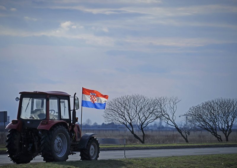 Pregovori propali, sve više seljaka na cestama