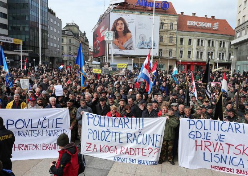 Kako nas je ćirilica zaustavila na raskrižju