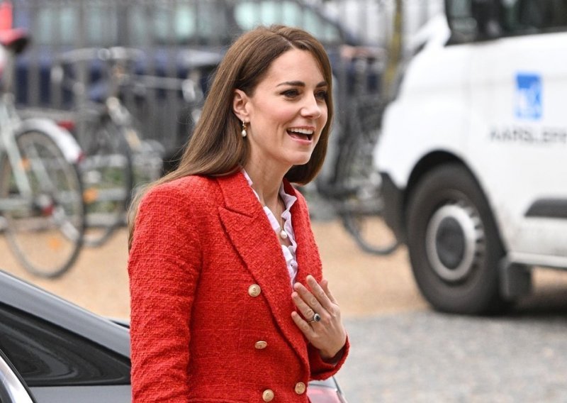 Zarin sako iz ormara Kate Middleton ponovno se nalazi u prodaji