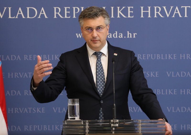 Banski dvori bez komentara na nagađanja o rekonstrukciji Vlade