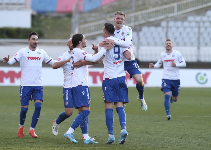 [VIDEO/FOTO] Apsolutna dominacija Hajduka na Poljudu! Bijeli pregazili Lokomotivu i upisali bitna tri boda u borbi za prvo mjesto HT Prve lige