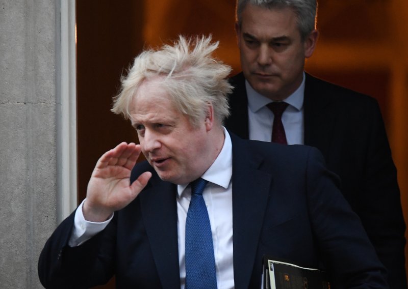 Johnson razapet zbog 'lude' usporedbe Ukrajinaca s Britancima